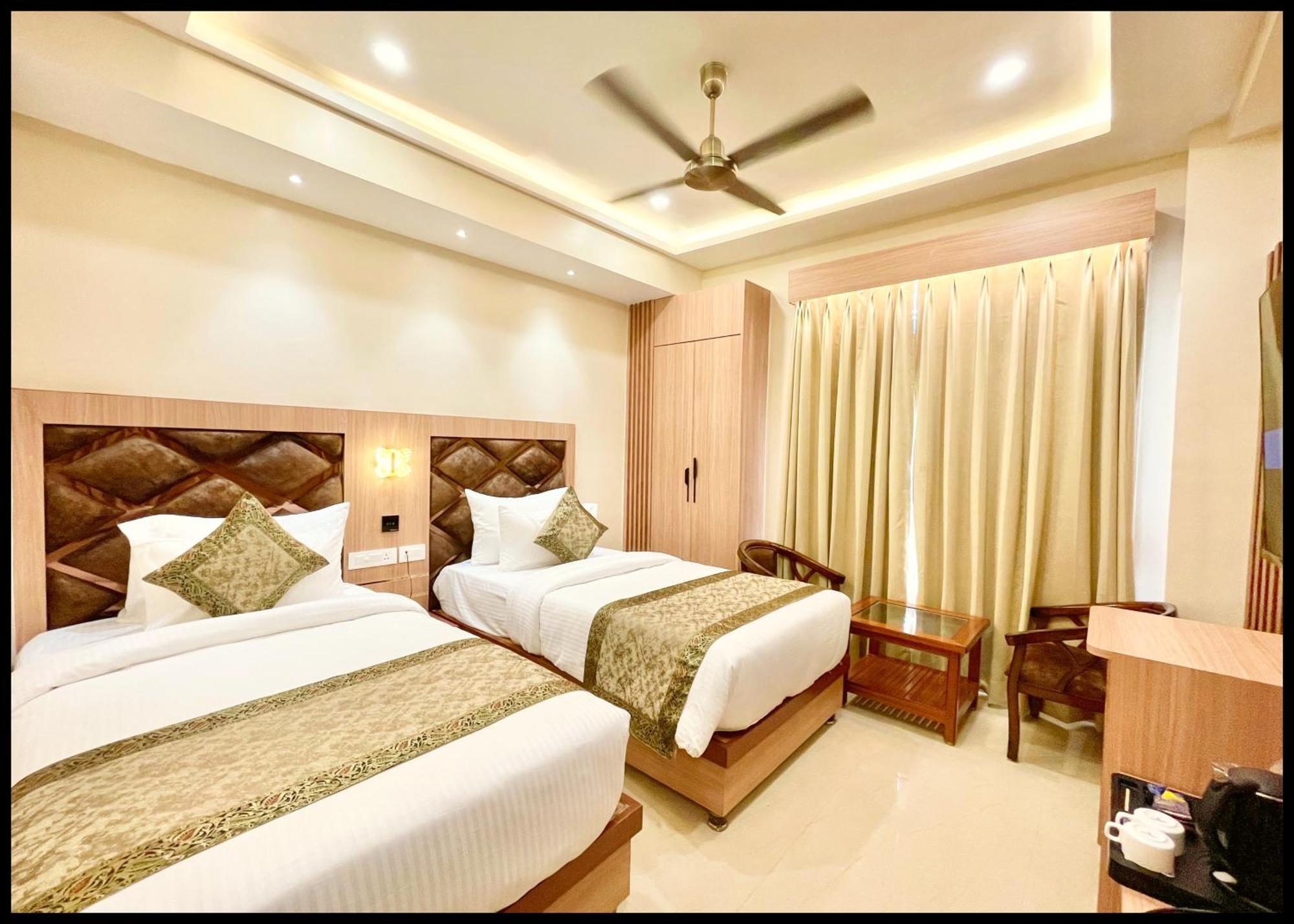 Mantvya Palace Near Kashi Vishwanath Temple - Restaurant & Parking Facilities - Fully Air Conditioning - In Hotel